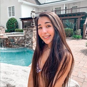 Meet your Posher, Carah